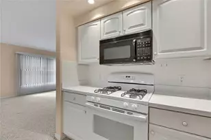 11103 Cherrywood Ct, Spring Hill, FL 34609 - Photo 17