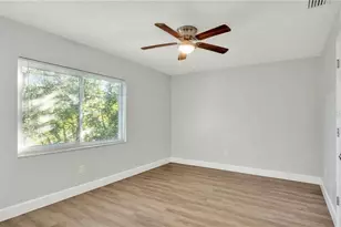 5900 22nd Ave N, Saint Petersburg, FL 33710 - Photo 11