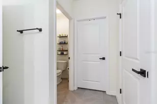 35830 Ellsworth Pl, Zephyrhills, FL 33541 - Photo 25