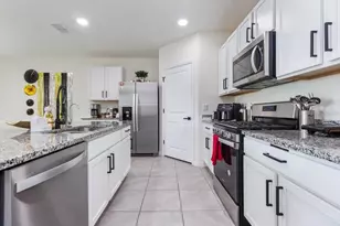 35830 Ellsworth Pl, Zephyrhills, FL 33541 - Photo 17