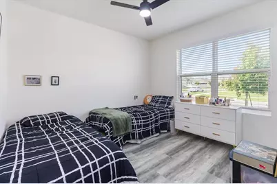 35830 Ellsworth Place, Zephyrhills, FL 33541 - Photo 9
