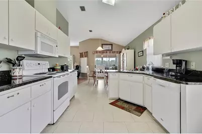 547 W Hillwood Path, Beverly Hills, FL 34465 - Photo 9