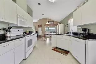 547 W Hillwood Path, Beverly Hills, FL 34465 - Photo 9