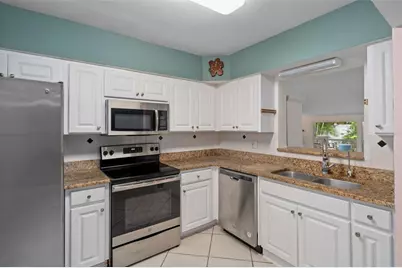 9812 51st Avenue N, Saint Petersburg, FL 33708 - Photo 3
