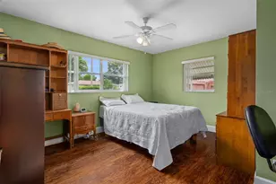 9812 51st Ave N, Saint Petersburg, FL 33708 - Photo 17
