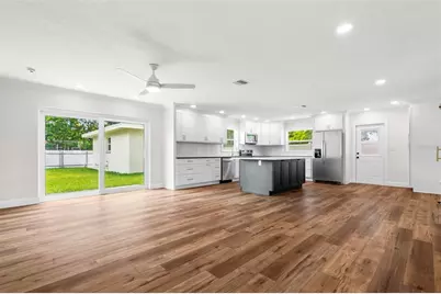723 W Bayshore Drive, Tarpon Springs, FL 34689 - Photo 9