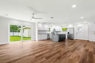 723 W Bayshore Dr, Tarpon Springs, FL 34689 - Photo 9