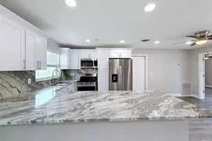 307 87th Ave NE, Saint Petersburg, FL 33702 - Photo 9