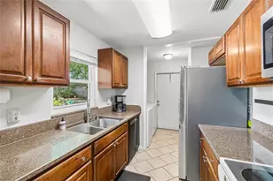9473 Bayside Ct, Spring Hill, FL 34608 - Photo 7