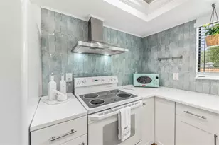 2911 Woodpine Ct, Sarasota, FL 34231 - Photo 13