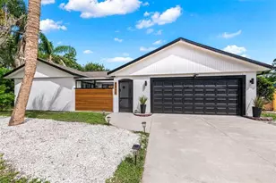 2911 Woodpine Ct, Sarasota, FL 34231 - Photo 3