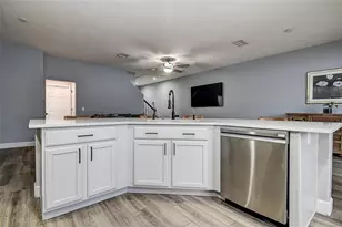 1426 Hillview Ln, Tarpon Springs, FL 34689 - Photo 11