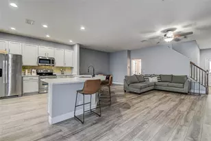 1426 Hillview Ln, Tarpon Springs, FL 34689 - Photo 9