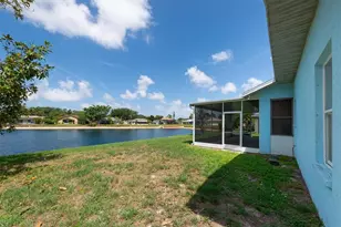 5008 25th St E, Bradenton, FL 34203 - Photo 9