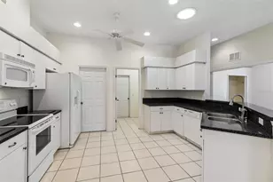 12200 Putter Green Ct, New Port Richey, FL 34654 - Photo 11