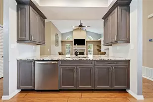11109 Golden Eagle Ave, Weeki Wachee, FL 34613 - Photo 17