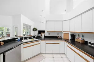 240 N Country Club Dr, Crystal River, FL 34429 - Photo 11