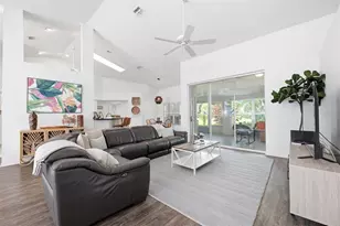240 N Country Club Dr, Crystal River, FL 34429 - Photo 9