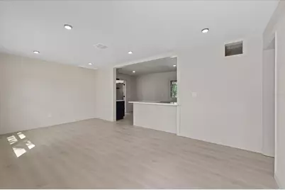 8211 Diagonal Road N, Saint Petersburg, FL 33702 - Photo 5