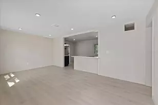 8211 Diagonal Rd N, Saint Petersburg, FL 33702 - Photo 5