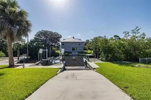 3318 Pineview Dr, Holiday, FL 34691 - Photo 7