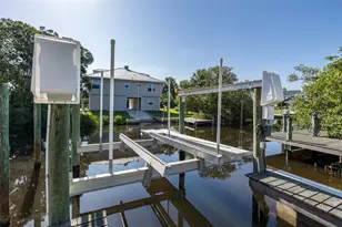 3318 Pineview Dr, Holiday, FL 34691 - Photo 9