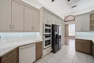 8402 Maybelle Dr, Weeki Wachee, FL 34613 - Photo 9