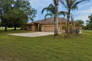 24087 Twister Ln, Brooksville, FL 34602 - Photo 7
