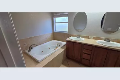 6807 E North Bay Street, Tampa, FL 33610 - Photo 5