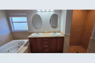 6807 E North Bay Street, Tampa, FL 33610 - Photo 11