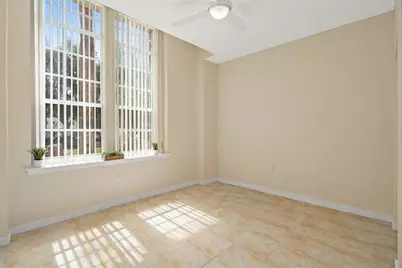 701 Mirror Lake Drive N #102, Saint Petersburg, FL 33701 - Photo 7