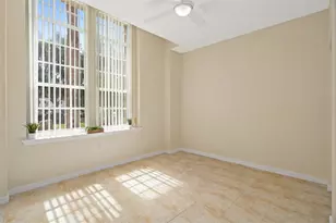 701 Mirror Lake Dr N, Saint Petersburg, FL 33701 - Photo 7
