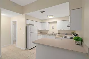 701 Mirror Lake Dr N, Saint Petersburg, FL 33701 - Photo 15