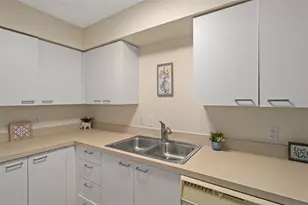 701 Mirror Lake Dr N, Saint Petersburg, FL 33701 - Photo 17