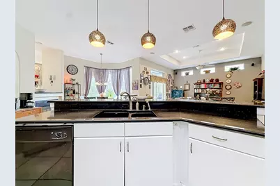 10301 Fox Sparrow Avenue, Weeki Wachee, FL 34613 - Photo 11