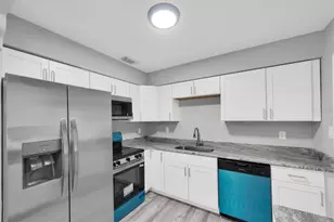 1808 S Club Ct, Tampa, FL 33612 - Photo 13