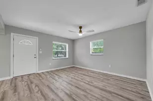 1808 S Club Ct, Tampa, FL 33612 - Photo 5