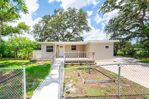 1808 S Club Ct, Tampa, FL 33612 - Photo 1