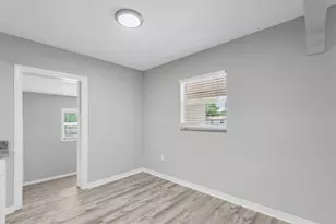 1808 S Club Ct, Tampa, FL 33612 - Photo 9