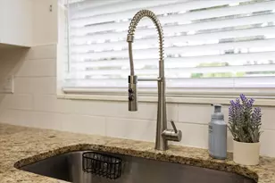 1410 Riverside Dr, Tarpon Springs, FL 34689 - Photo 25
