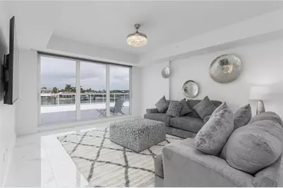415 Island Way #207, Clearwater Beach, FL 33767 - Photo 3