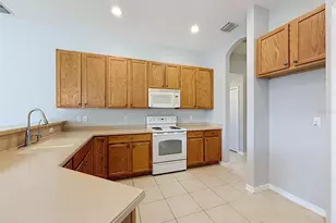 2021 Rutherford Dr, Dover, FL 33527 - Photo 15