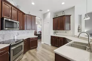 12903 Drakefield Dr, Spring Hill, FL 34610 - Photo 5