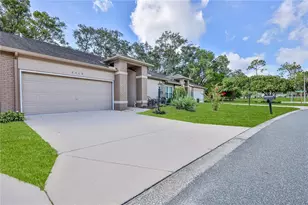 2468 Whispering Pines Ct, Spring Hill, FL 34606 - Photo 3