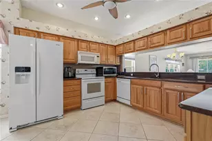 1063 Dartford Dr, Tarpon Springs, FL 34688 - Photo 7