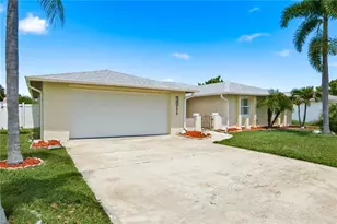 9911 Island Harbor Dr, Port Richey, FL 34668 - Photo 3