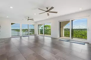 243 Mariner Dr, Tarpon Springs, FL 34689 - Photo 3