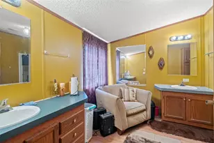 8512 Hamster Dr, Zephyrhills, FL 33540 - Photo 25