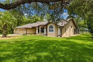 10307 Waters Edge Ct, Weeki Wachee, FL 34613 - Photo 5