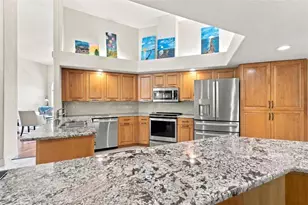 10307 Waters Edge Ct, Weeki Wachee, FL 34613 - Photo 11